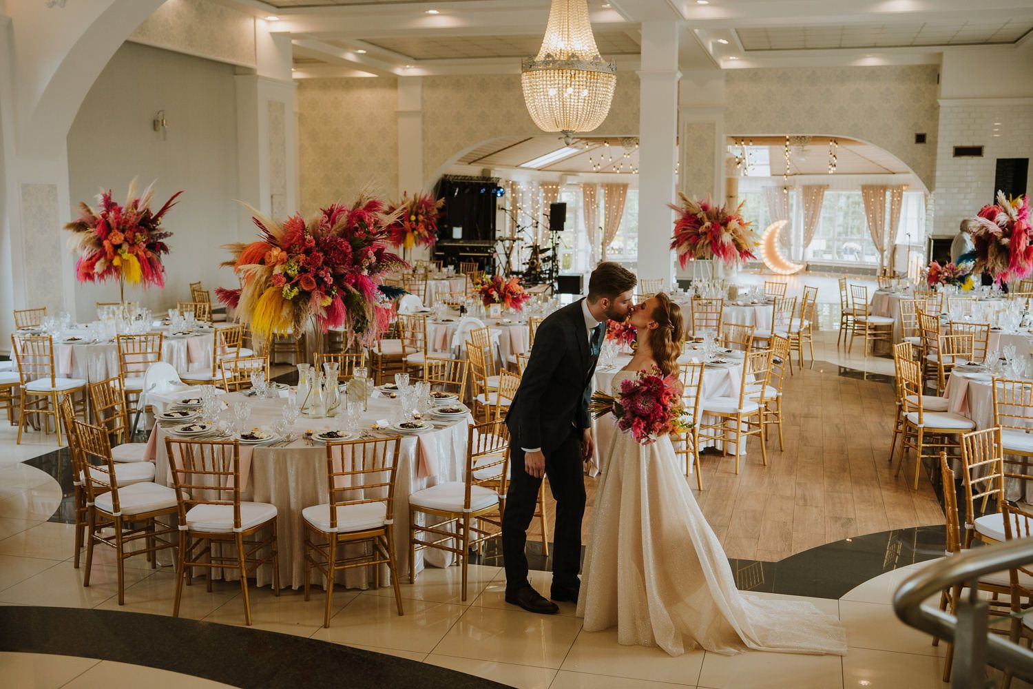 dekoracje śłubne, dekoracje na wesele, obrusy na wesele, wynajem obrusów, wypożyczalnia obrusów, obrus moonlight , wynajmę obrusy, gdzie wypożyczę obrusy, szukam obrusów , obrusy z wysyłką, wynajem dekoracji, wynajem obrusów na wesele, krzesła chiavari, wynajem stołów, wypożyczalnia stołów, meble eventowe, krzesła weselne, krzesła na ślub , wypożyczalnia, wedding rent, krzesła warszawa, krzesła kraków, wynajem krzeseł w całej Polsce, wypożyczalnia obrusów, wypożyczalnia podtalerzy, wynajem serwet, serwety na wesele, serwety w różnych kolorach , serwety brzoskwiniowe, serwety bankietowe, krzesła bankietowe, stoły okrągłe, wynajem stołów, wypożyczalnia stołów 202507251153.jpg