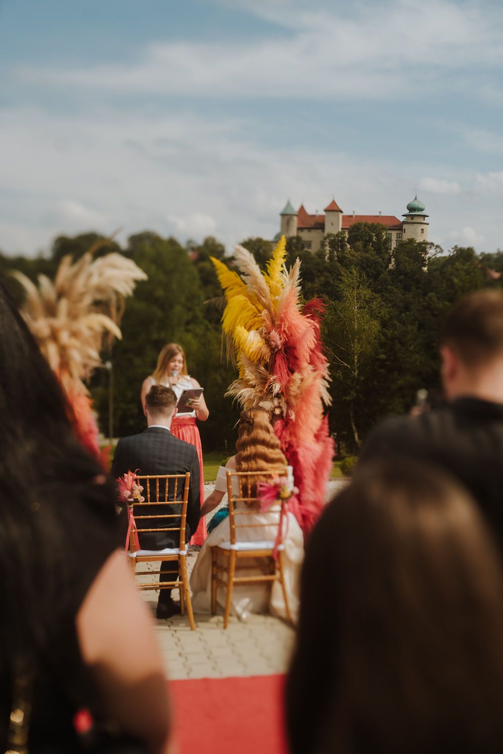 śłub w plenerze, miejsce na ślub w plenerze, śłub małopolska, ślub kraków, ślub wiśnicz, zamek, urokliwe miejsce na ślub, sala weselna wesele z hotelem, krzesła na wesele, krzesłą na ślub w plenerze, krzesła chiavari złote, krzesła z poduszką, krzesło w stylu glamoure, wypożyczalnia krzeseł weselnych, wynajem krzeseł na wesele , wypożyczalnia krzeseł na ślub i wesele, wynajem artykułów dekoracyjnych, organizacja ślubów i wesel, plener, ślub cywilny, ślub humanistyczny, ślub w ogrodzie, wyjątkowe miejsce na ślub, polishboy, polishgryrl, zamek w wiśniczu, dziewczyny od kwiatów, florystyka śłubna, 202507251434.jpg