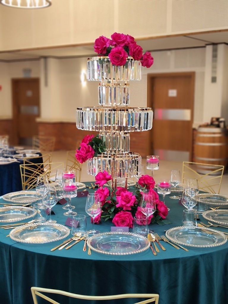 Stojaki_złote_karuzela_kształt_unikalny _design 1.jpg