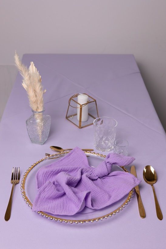 Obrus w kolorze liliowym na wynajem Obrus w kolorze liliowym na wynajem