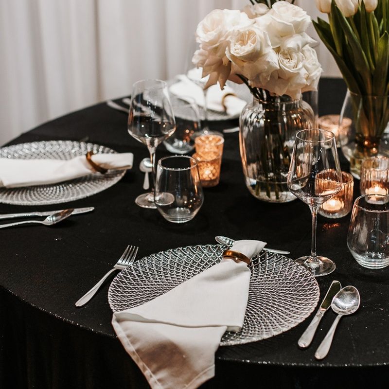 Moonlight czarny piekny i stylowy obrus