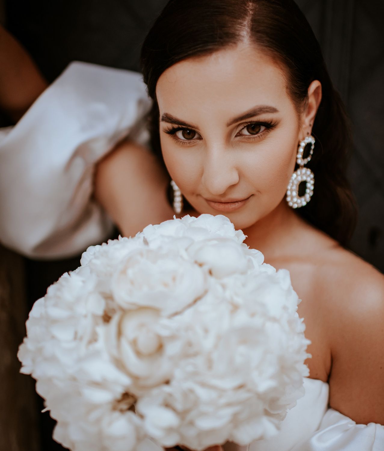 bukiet ślubny bukiet świadkowej bukiety do ślubu kwiaty na ślub florystyka aranżacje i dekoracje florystyczne ślubny storczyk, piwonia bukiety na wesele ślub marzeń firmy florystyczne kraków dekoracje kwiatowe bochnia Fot: Imagine Weddings