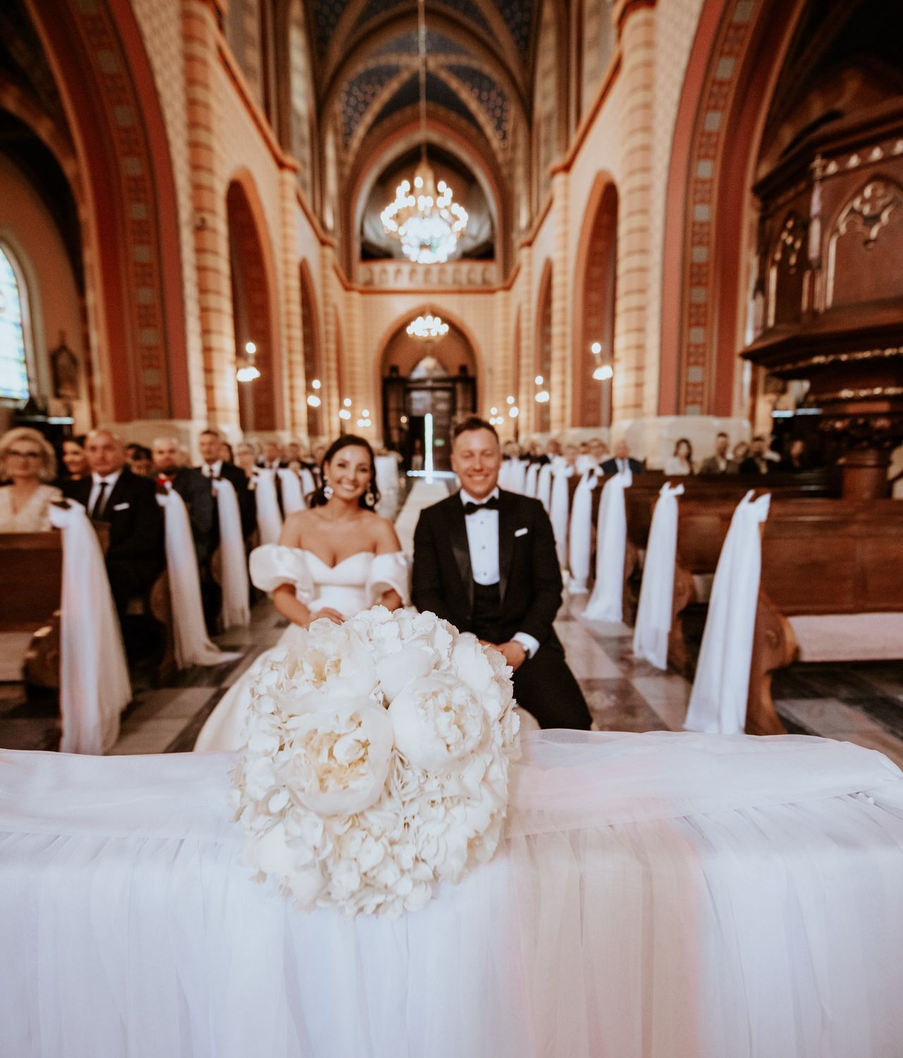 bukiet ślubny bukiet świadkowej bukiety do ślubu kwiaty na ślub florystyka aranżacje i dekoracje florystyczne ślubny storczyk, piwonia bukiety na wesele ślub marzeń firmy florystyczne kraków dekoracje kwiatowe bochnia Fot: Imagine Weddings