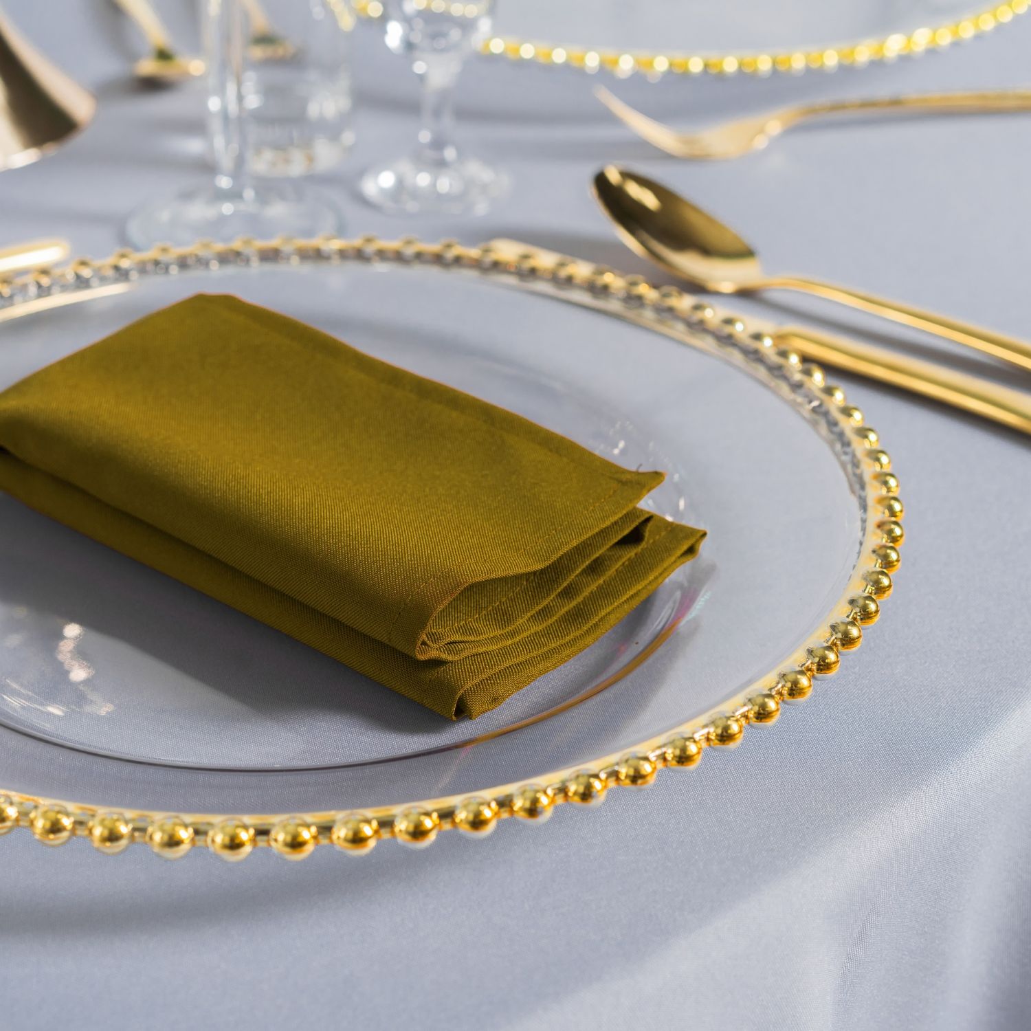 Serwetki w kolorze miodowym - dodaj ciepłą atmosferę swojemu wydarzeniu! Idealne na eventy i wesela, doskonale komponujące się z rustykalnym, boho i vintage stylem. Serwetka miodowa