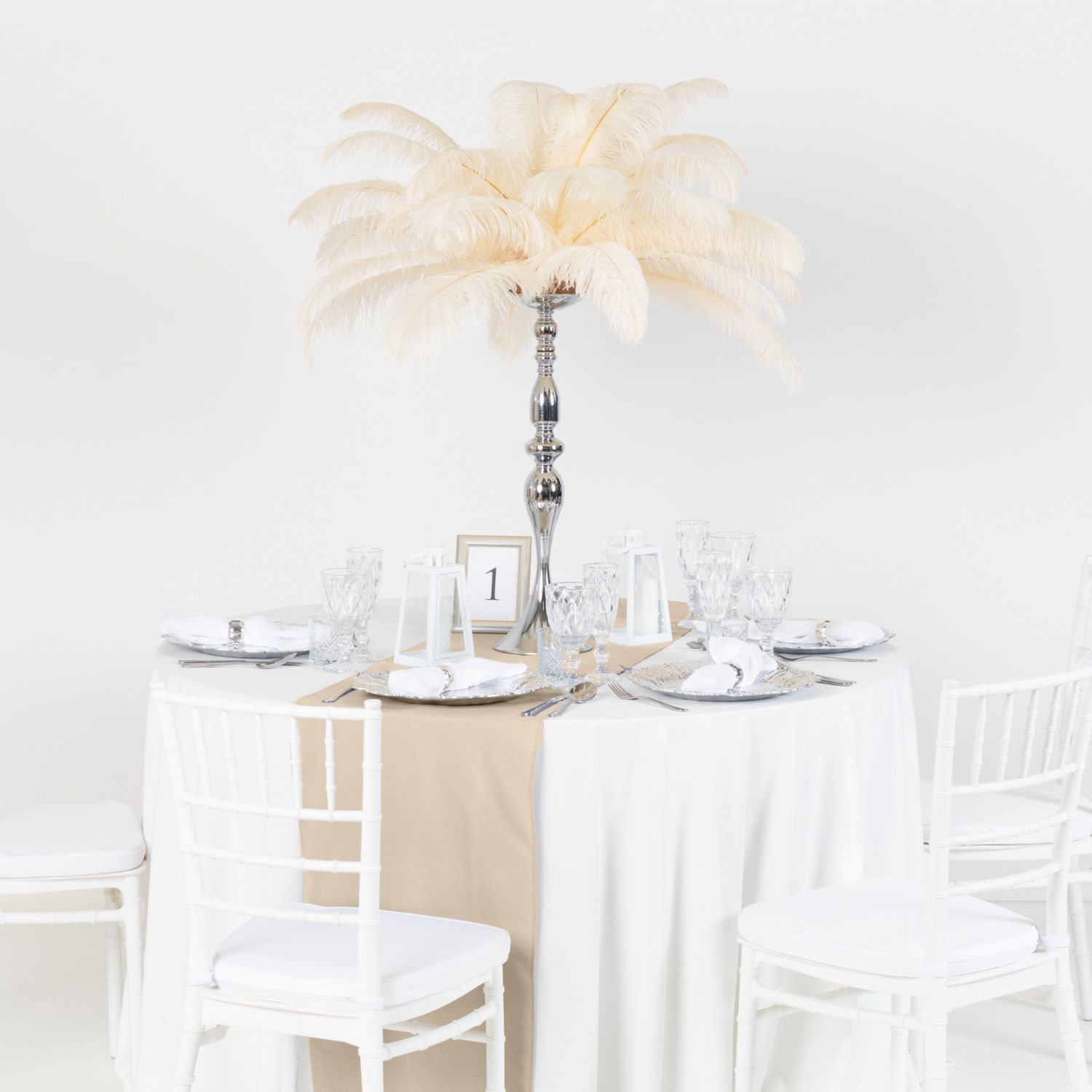 odaj klasyczny akcent do swojego wydarzenia, wynajmując nasz elegancki bieżnik w kolorze beżowym. Subtelność i uniwersalność w jednym detalu, który podkreśli styl każdego eventu. Bieznik bezowy