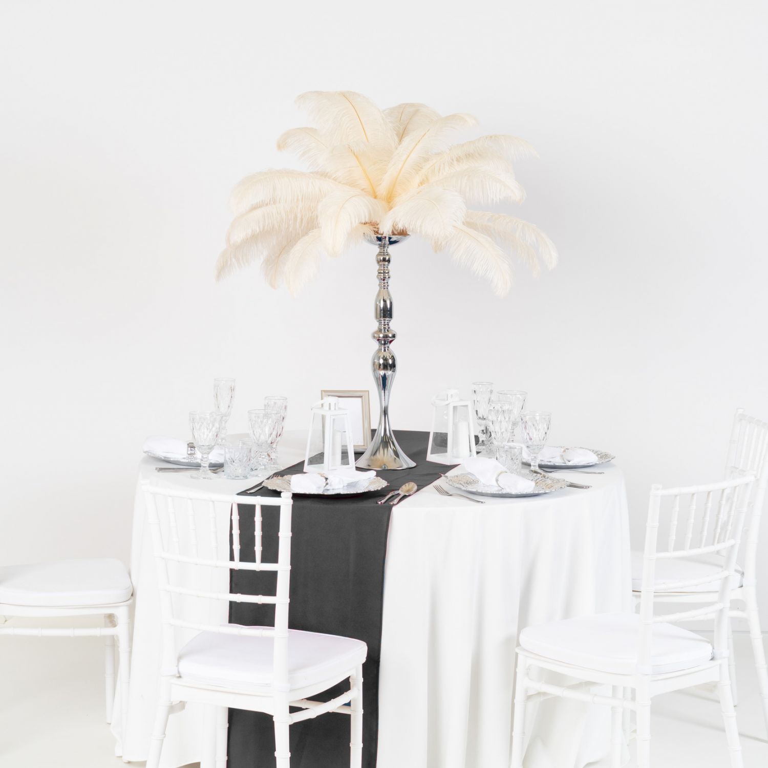 Podkreśl Elegancję z Bieżnikiem w Kolorze Czarnym: Wynajmij Wyrafinowany Akcent! Idealny do Stylów Classic Glam, Modern Luxury i Industrial Elegance. Bieznik czarny