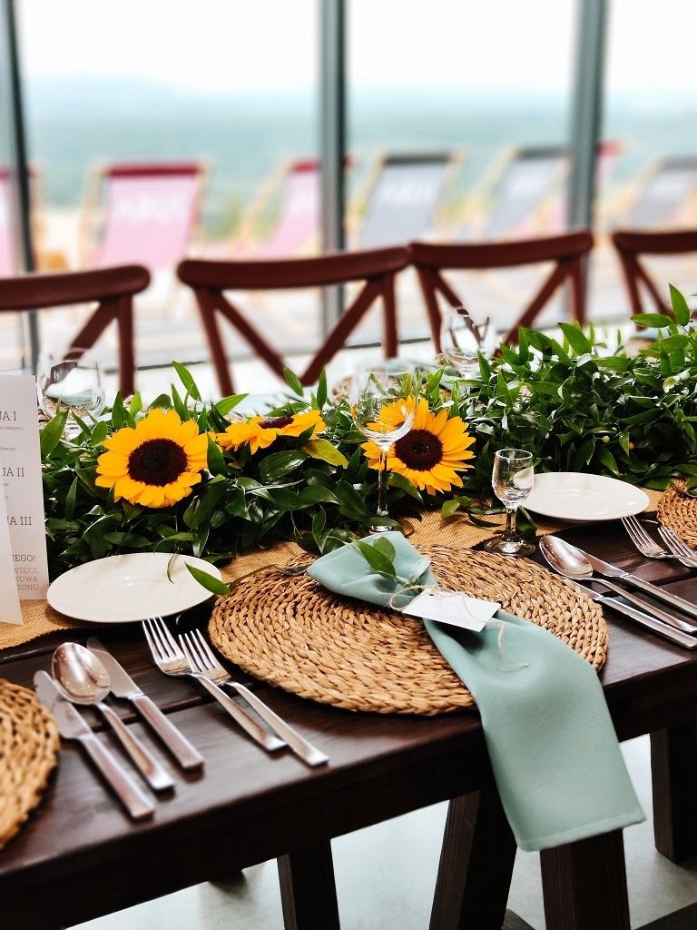 Podtalerze Rattanowe: Dodaj Naturalny Urok i Elegancję Twoim Wydarzeniom - Wynajem Dostępny 1699432985174.jpg