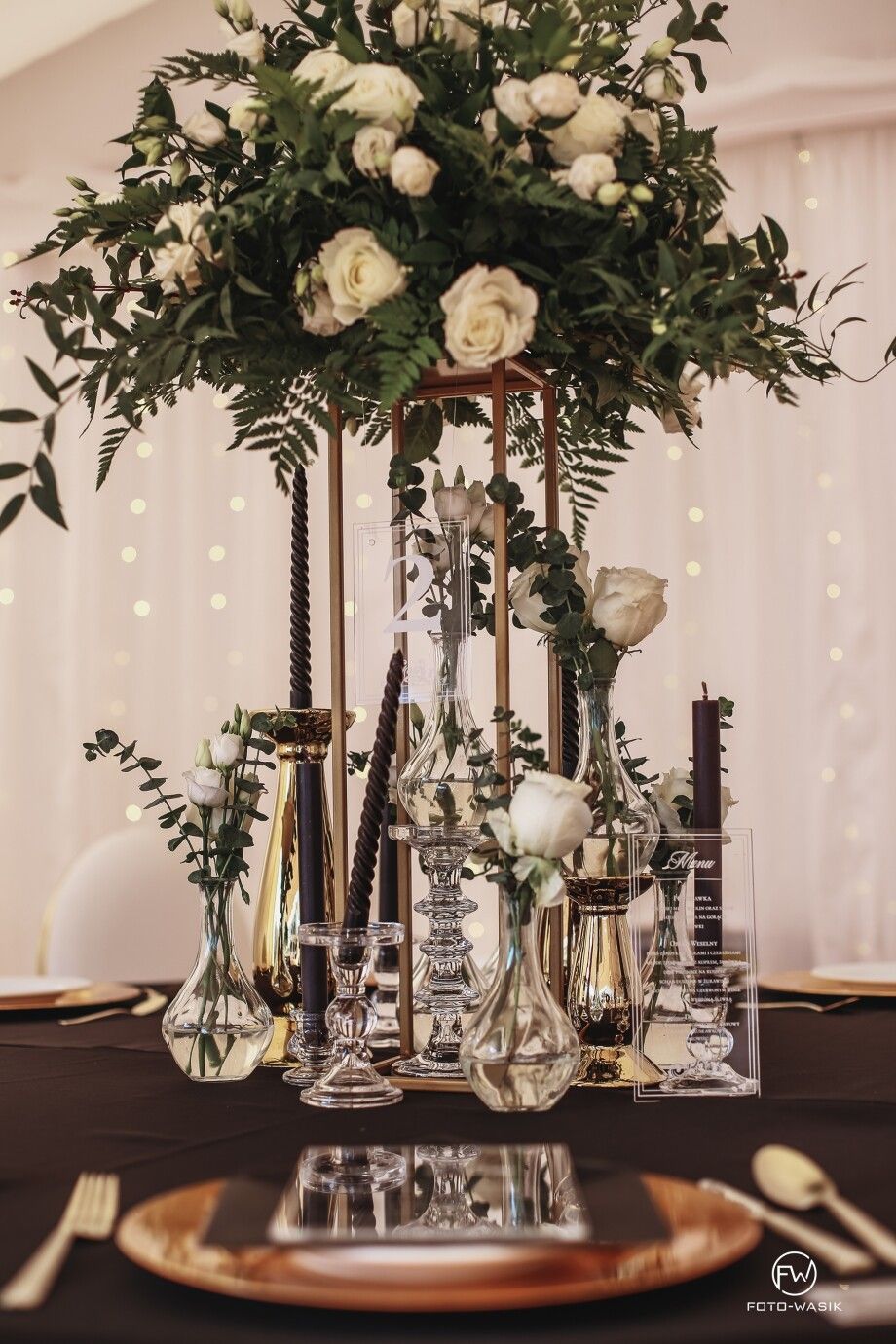 styl gastby styl gatsby glamoure styl retro stylowe lata70te czarne obrusy złote podtalerze dekoracje ślubne trendy 2022 must heave 2022 w stylizacjach ślubnych czarne obrusy czarny obrus czarne długie obrusy motyw czerni czerń na weselu g1aortuklekc0dk1ck40ryzcma8zu5nv6zss0nbvgfjjm0gpux.jpg