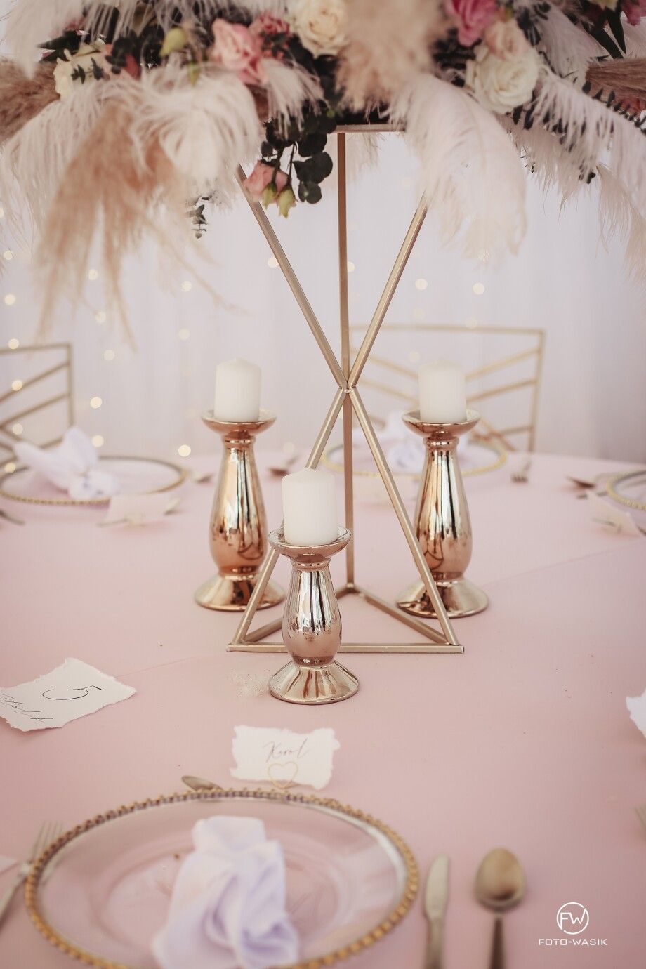 wynajem dekoracji weselnych ślub z pomysłem trendy weselne 2022 stylizacje ślubne 2023 jak przygotować aranżację ślubną gdzie wynająć obrusy złote dodatki na ślub złote aranżacje dusty pink pink rose ohqqm9jsebyhx0mbocz0wedwlz86ixqfvh6iforcvjnbcr0etv.jpg